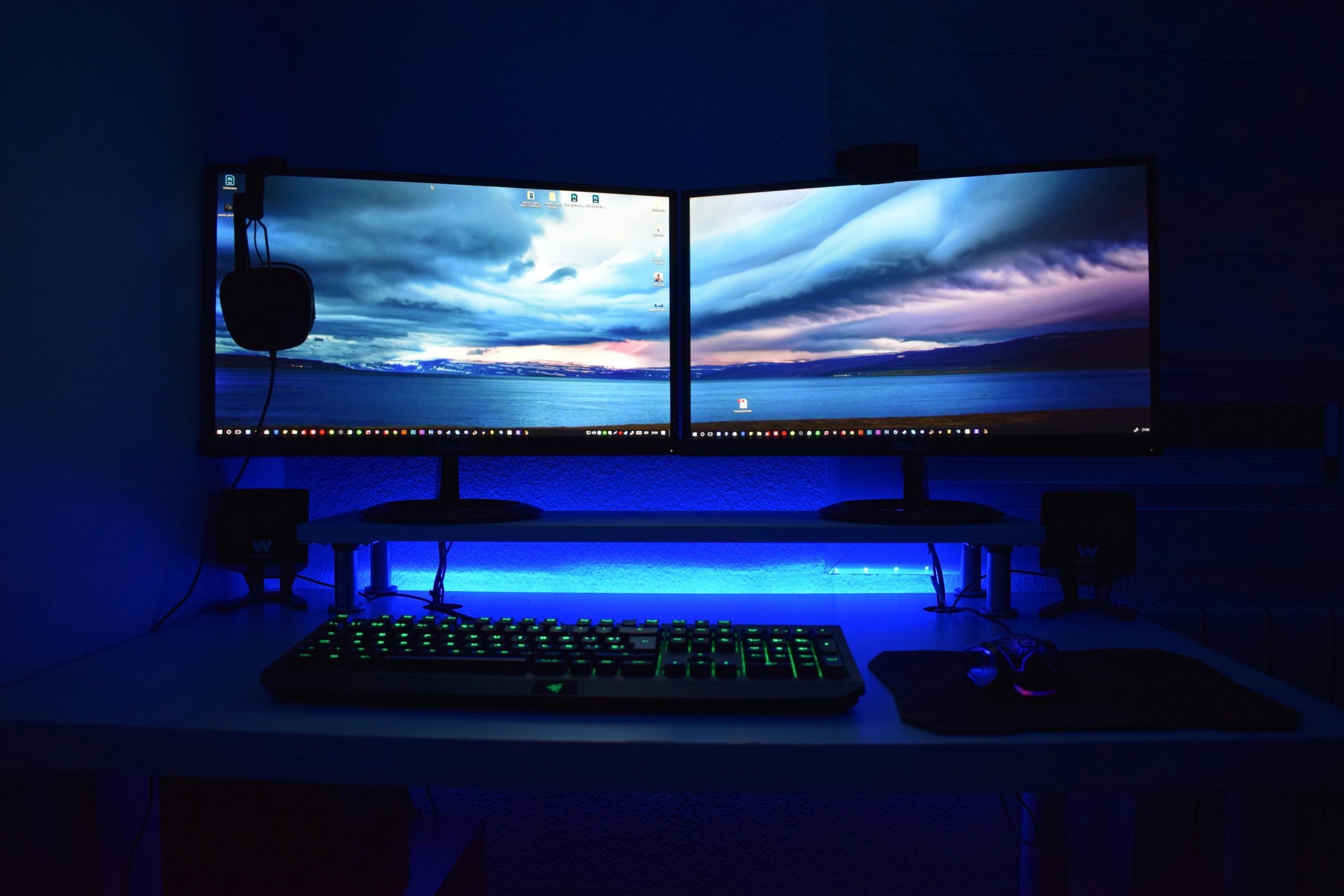 how to connect two monitors